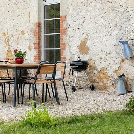 Chez Marguerite Et Bienaime *