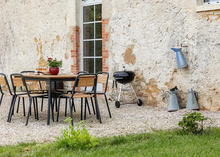 Chez Marguerite Et Bienaime *